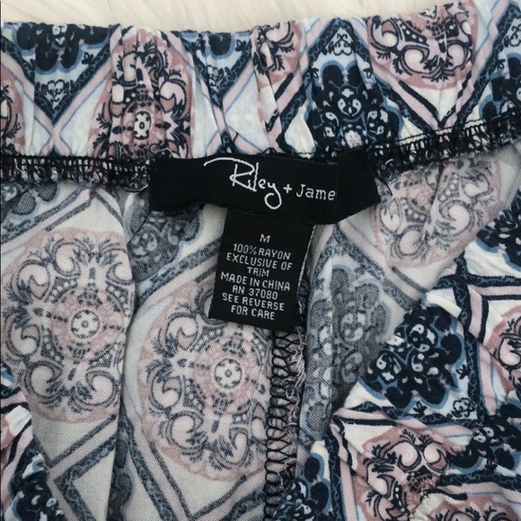 Super cute color pop shorts! - Picture 2 of 2